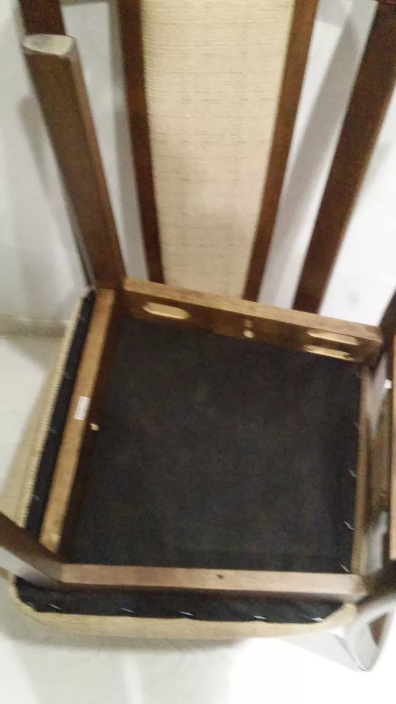Два стула, б/у,  недорого,  в хорошем состоянии,  деревянный каркас . 3